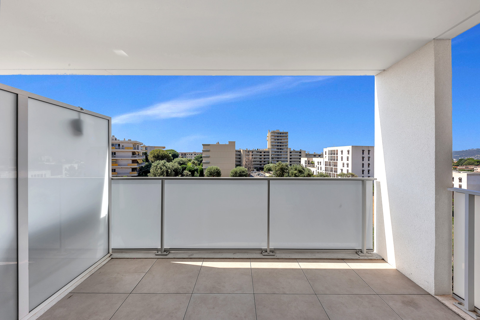 
                                                Vente
                                                 À vendre – Antibes – 2 pièces lumineux avec terrasse, garage, au calme absolu – Idéal investisseur ou premier achat