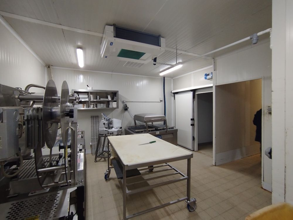 
                                                Vente
                                                 À vendre – Bâtiment agroalimentaire de 850 m² près de Foix – Ariège (09)