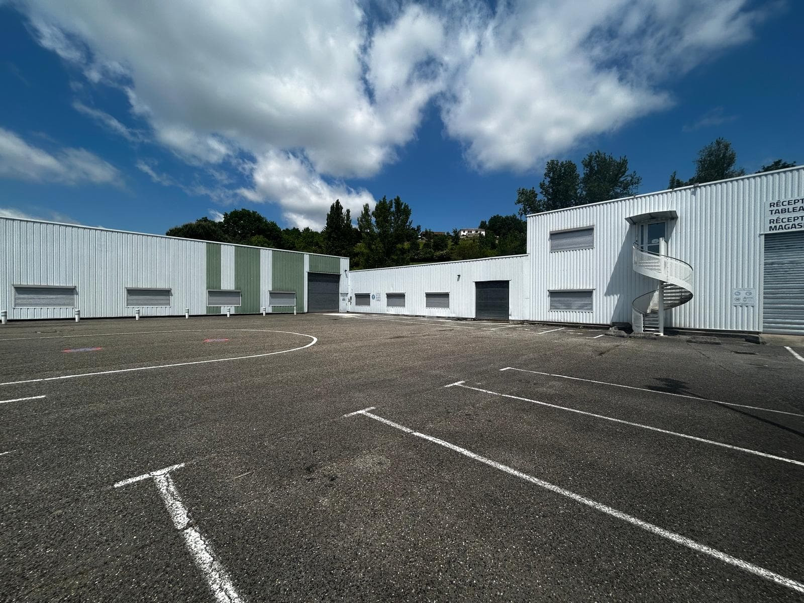 
                                                Vente
                                                 À vendre – Bâtiment industriel de 6 500 m² à Lafrançaise –  Tarn-et-Garonne (82)