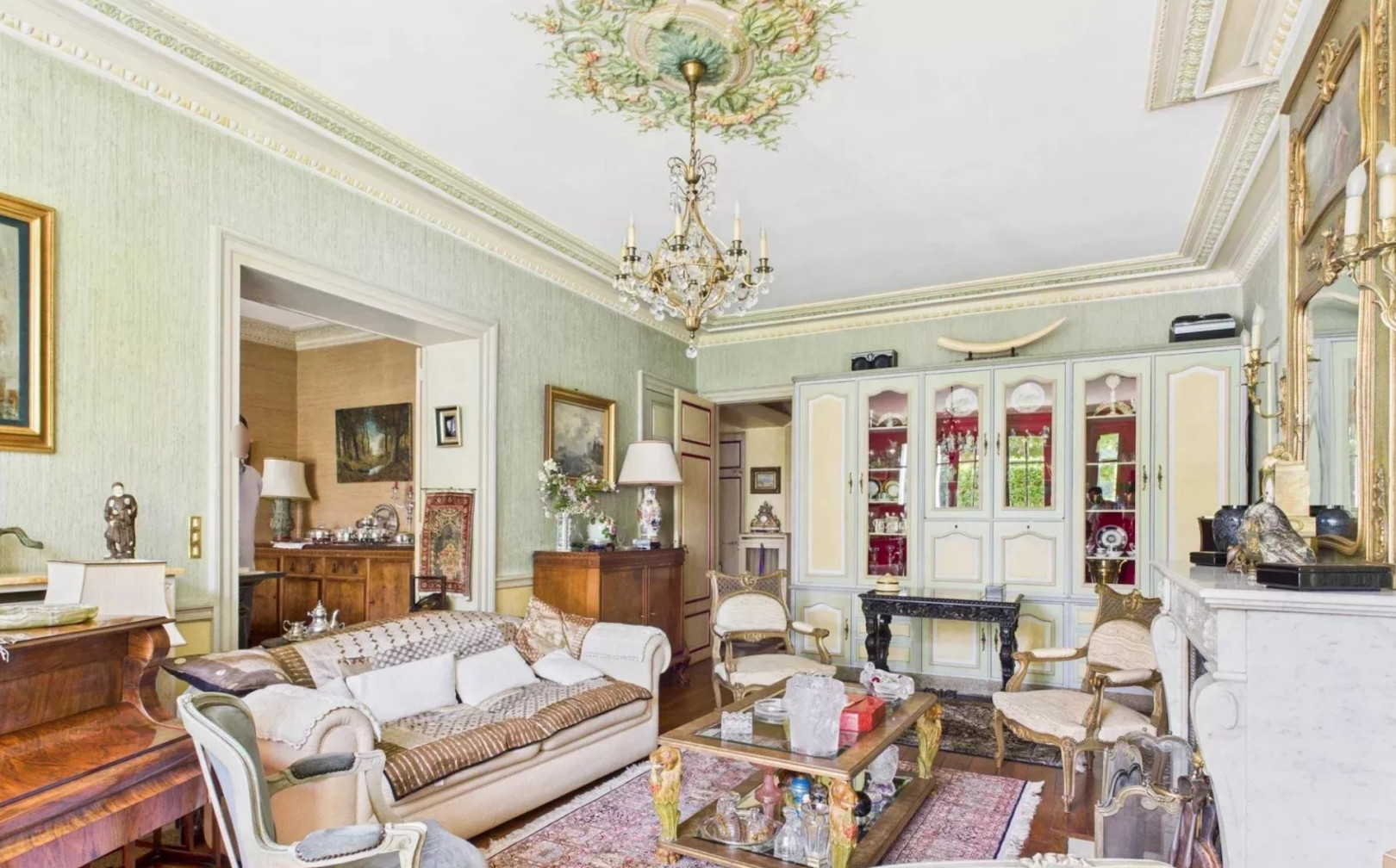 
                                                Vente
                                                 À VENDRE - BIEN D’EXCEPTION FACE AU BOIS DE VINCENNES COMME UNE MAISON - JARDIN PRIVATIF. TERRASSES.