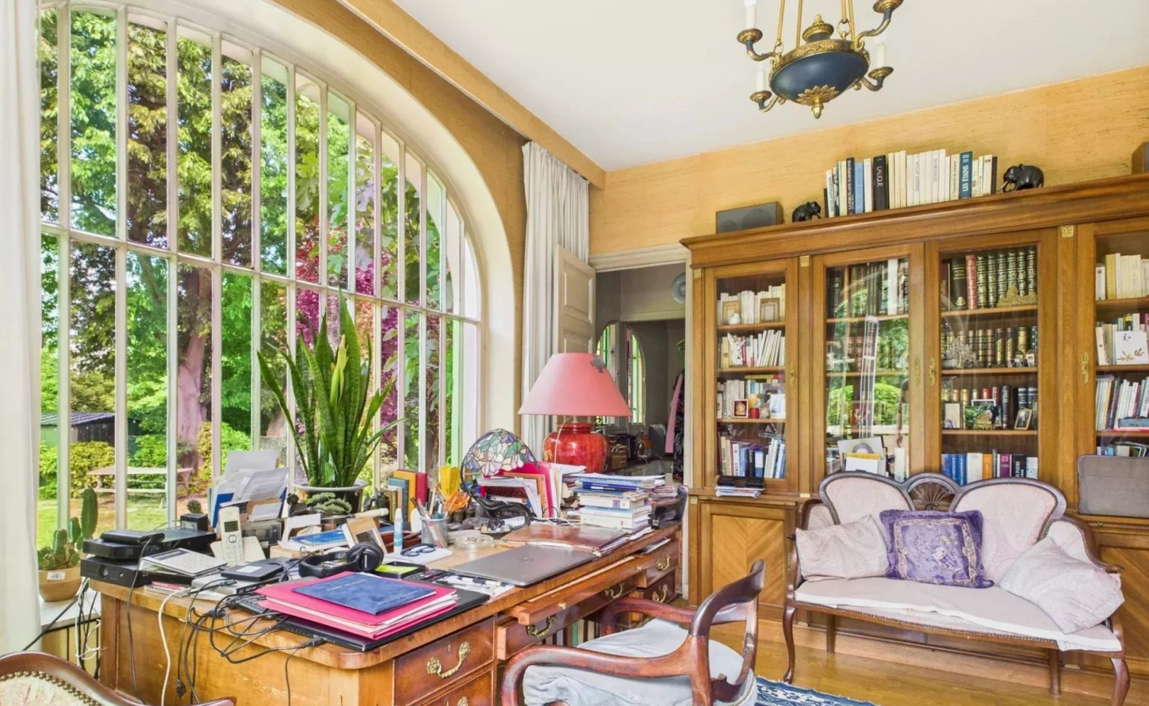 
                                                Vente
                                                 À VENDRE - BIEN D’EXCEPTION FACE AU BOIS DE VINCENNES COMME UNE MAISON - JARDIN PRIVATIF. TERRASSES.