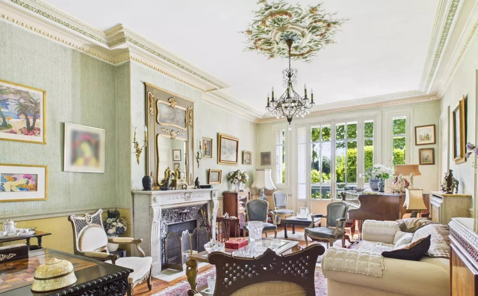 
                                                Vente
                                                 À VENDRE - BIEN D’EXCEPTION FACE AU BOIS DE VINCENNES COMME UNE MAISON - JARDIN PRIVATIF. TERRASSES.