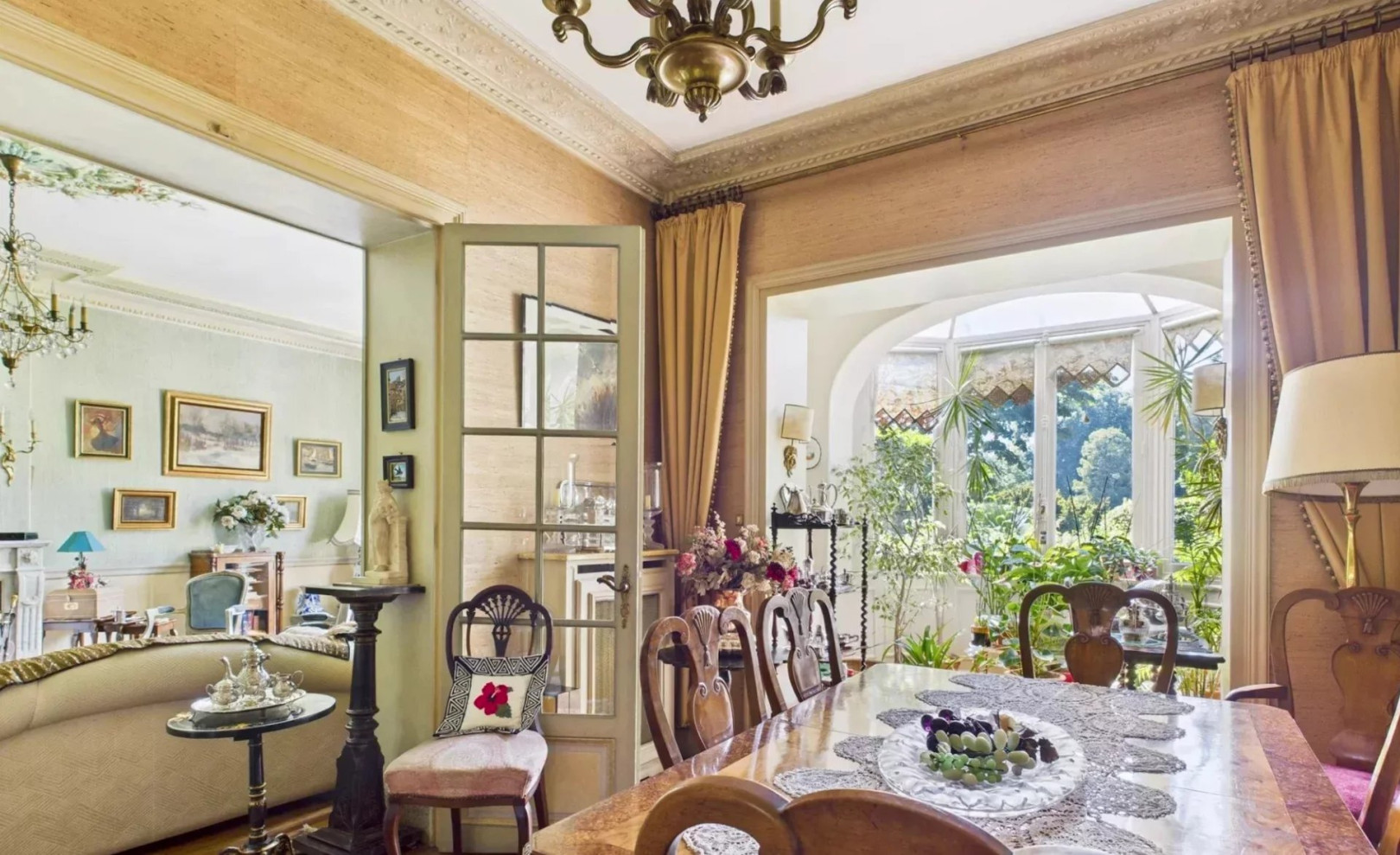 
                                                Vente
                                                 À VENDRE - BIEN D’EXCEPTION FACE AU BOIS DE VINCENNES COMME UNE MAISON - JARDIN PRIVATIF. TERRASSES.