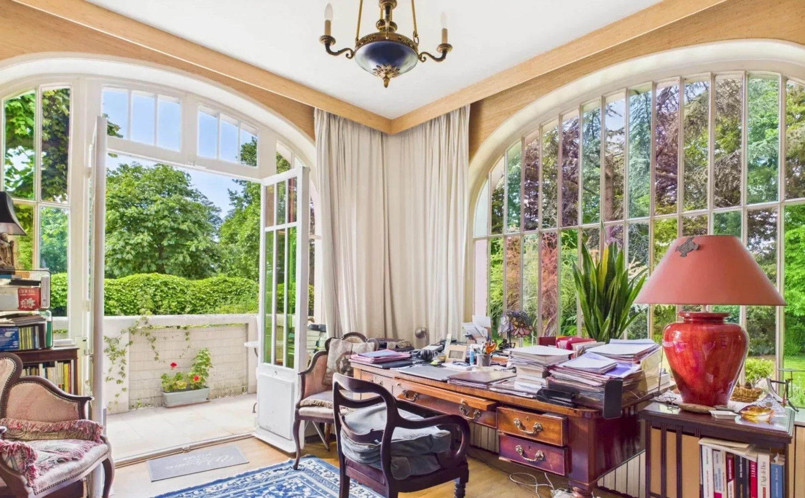 
                                                Vente
                                                 À VENDRE - BIEN D’EXCEPTION FACE AU BOIS DE VINCENNES COMME UNE MAISON - JARDIN PRIVATIF. TERRASSES.