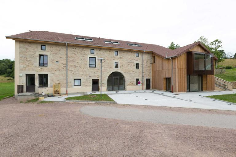 
                                                Vente
                                                 À vendre – Bureaux dans une ancienne ferme Vosgienne à Les Voivres – Vosges (88)