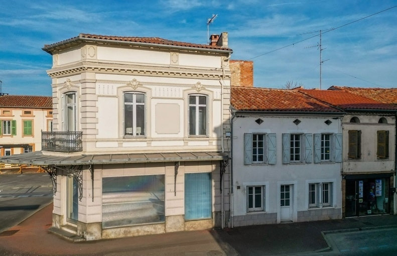 
                                                Vente
                                                 À vendre – Bureaux de 1 538 m² à Lavaur – Tarn (81)
