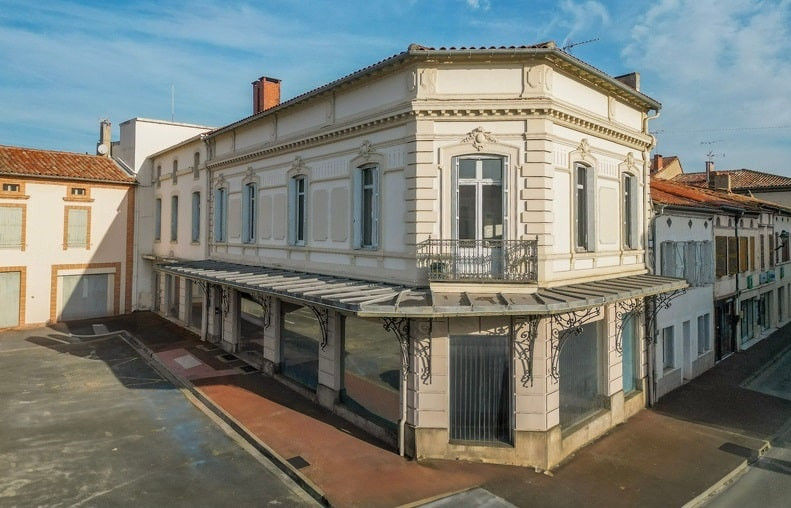 
                                                Vente
                                                 À vendre – Bureaux de 1 538 m² à Lavaur – Tarn (81)