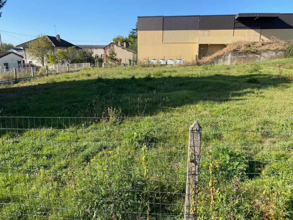 
                                                Vente
                                                 À Vendre – Bureaux de 300 m² à Montceau-les-Mines – Saône-et-Loire (71)