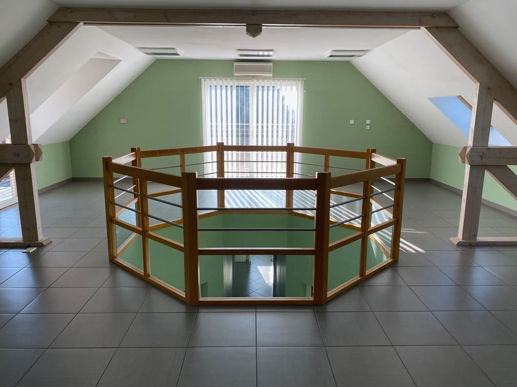 
                                                Vente
                                                 À Vendre – Bureaux de 300 m² à Montceau-les-Mines – Saône-et-Loire (71)