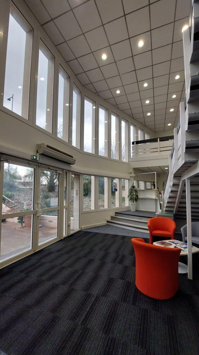 
                                                Vente
                                                 À vendre – Bureaux de 4 560 m² à Castres – Tarn (81)