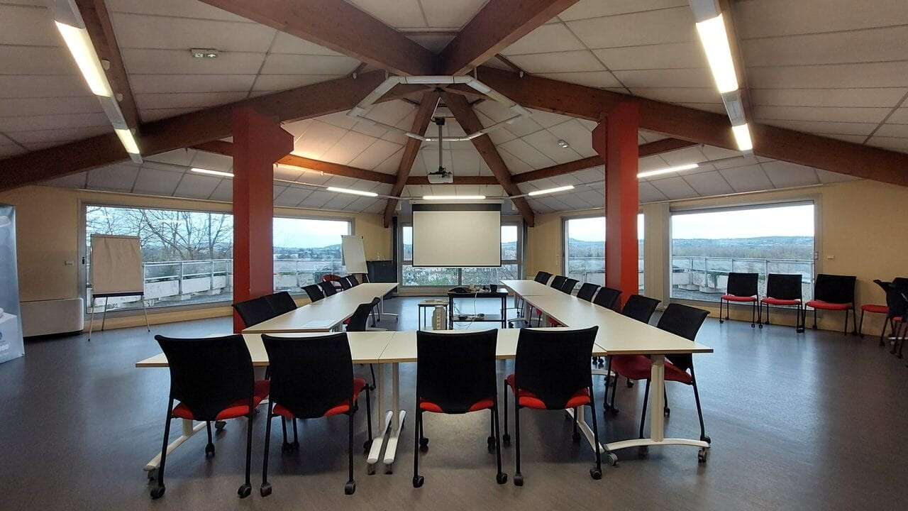 
                                                Vente
                                                 À vendre – Bureaux de 4 560 m² à Castres – Tarn (81)