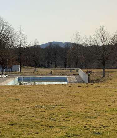 
                                                Vente
                                                 À vendre - Centre de vacances et d'accueil de 51 hectares à Sainte-Marie-Lapanouze – Corrèze (19)