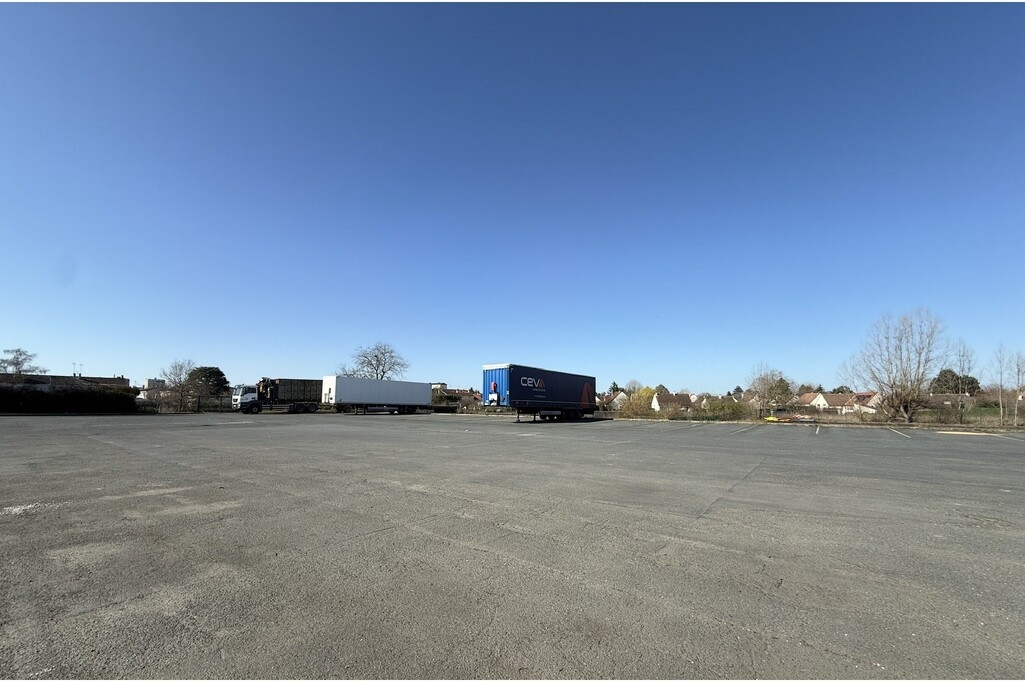 
                                                Vente
                                                 À vendre – Entrepôt de 2 847 m² à Châteauroux – Indre (36)