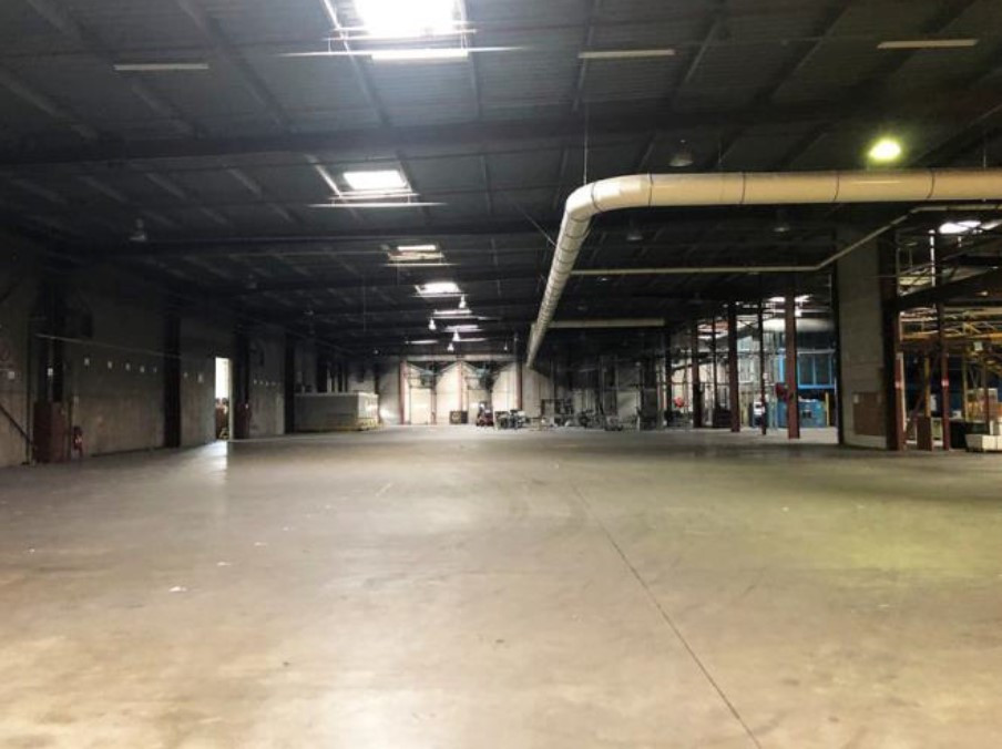 
                                                Vente
                                                 À vendre – entrepôt de 27 000 m² à Nieppe