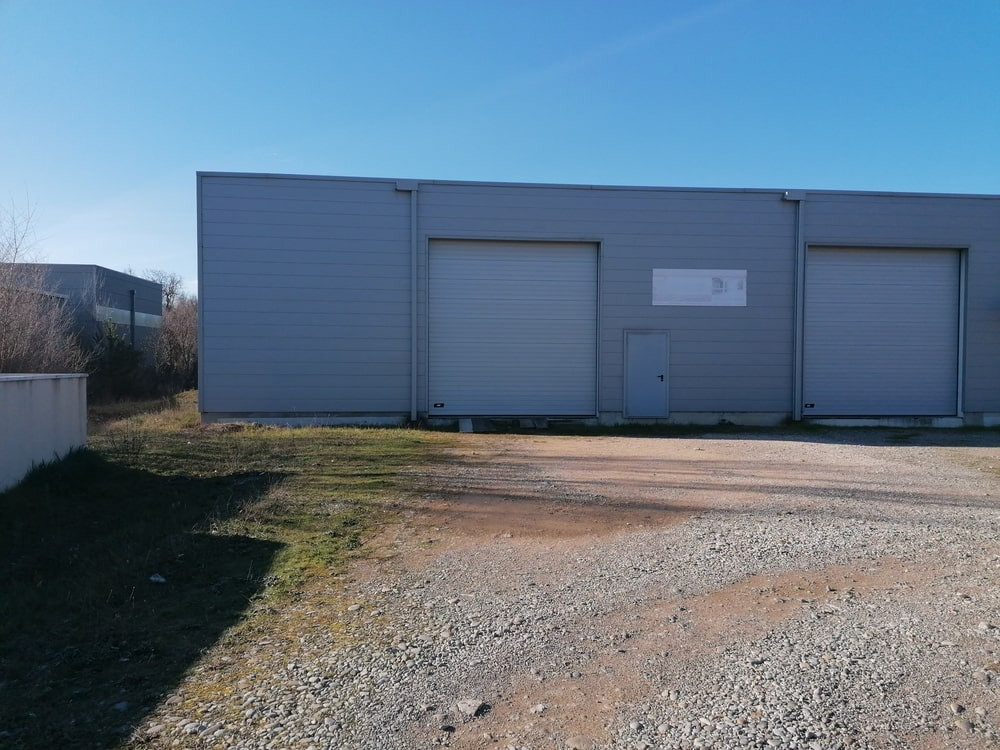 
                                                Vente
                                                 À vendre – Entrepôt de 450 m² à Corbières-en-Provence – Alpes-de-Haute-Provence (04)