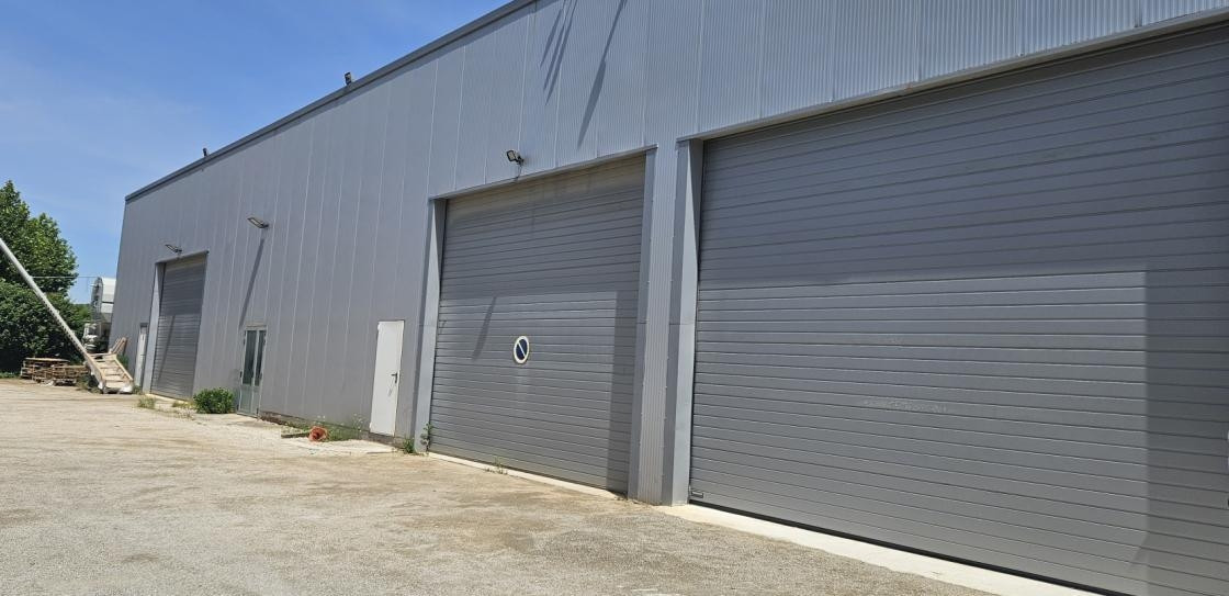 
                                                Vente
                                                 À vendre – Entrepôt de 900 m² dans la zone d'activités du Fournalet à Sorgues – Vaucluse (84)