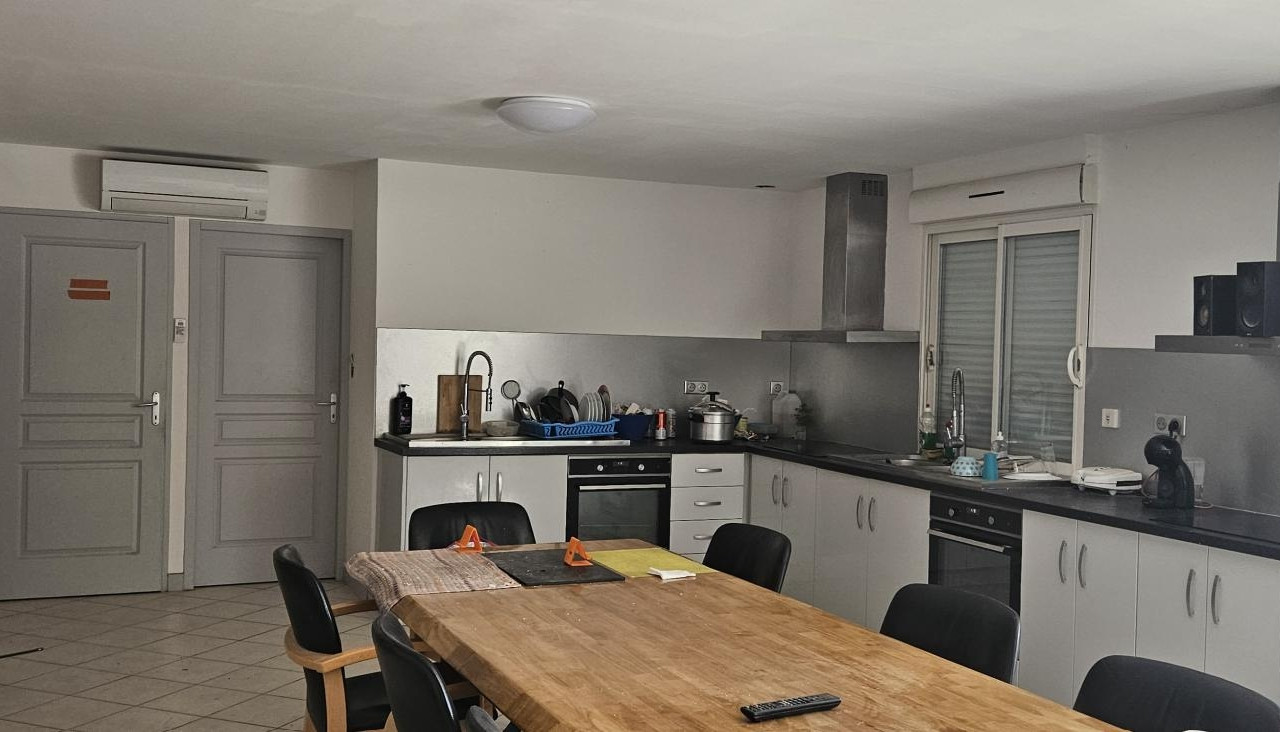 
                                                Vente
                                                 À vendre – Entrepôt de 900 m² dans la zone d'activités du Fournalet à Sorgues – Vaucluse (84)