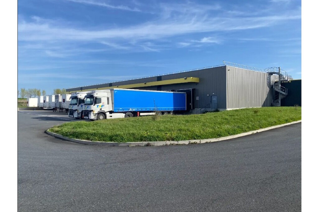
                                                Vente
                                                 À vendre – Entrepôt logistique de 2 000 m² à Montierchaume – Indre (36)
