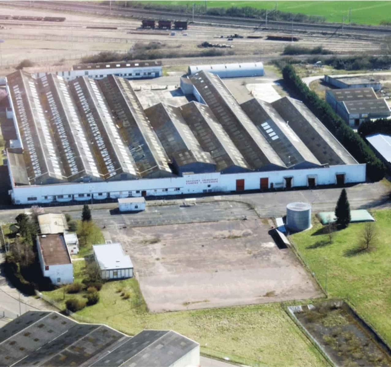 
                                                Vente
                                                 A vendre, entrepôts et ateliers de 2ha, proche Auxerre