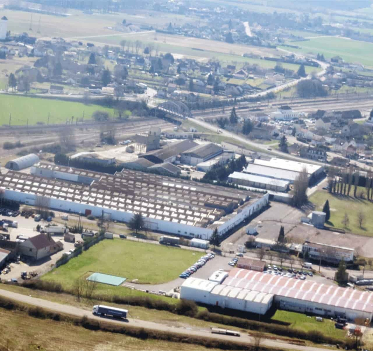
                                                Vente
                                                 A vendre, entrepôts et ateliers de 2ha, proche Auxerre