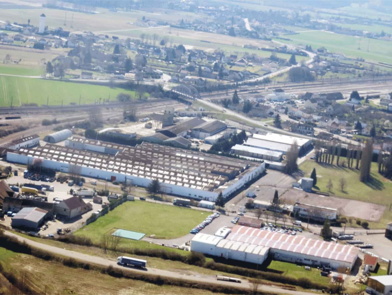 
                                                Vente
                                                 A vendre, entrepôts et ateliers de 2ha, proche Auxerre