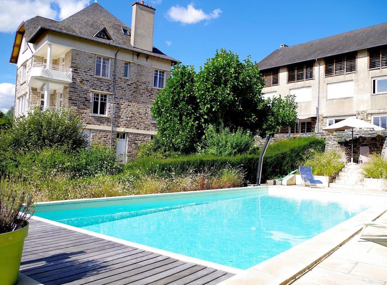 
                                                Vente
                                                 À vendre - Gîte de 8 chambres avec piscine extérieure à Uzerche - Corrèze (19)