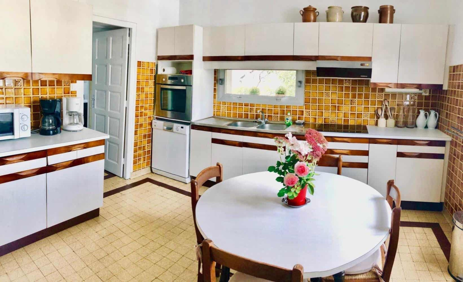 
                                                Vente
                                                 À vendre - Gîte de 8 chambres avec piscine extérieure à Uzerche - Corrèze (19)