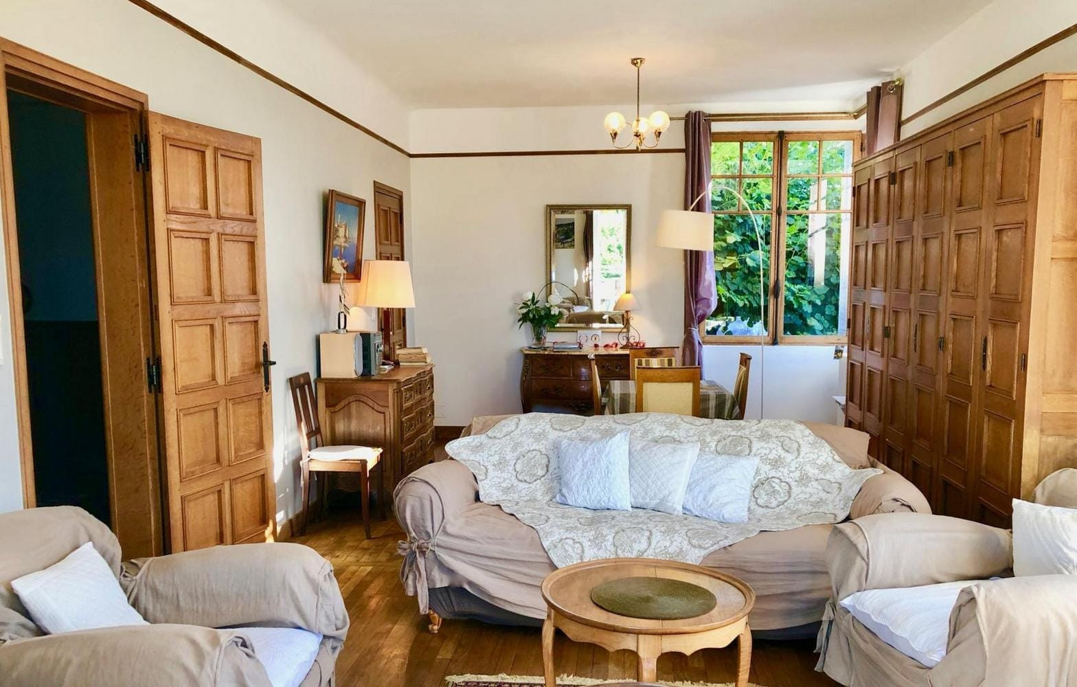 
                                                Vente
                                                 À vendre - Gîte de 8 chambres avec piscine extérieure à Uzerche - Corrèze (19)