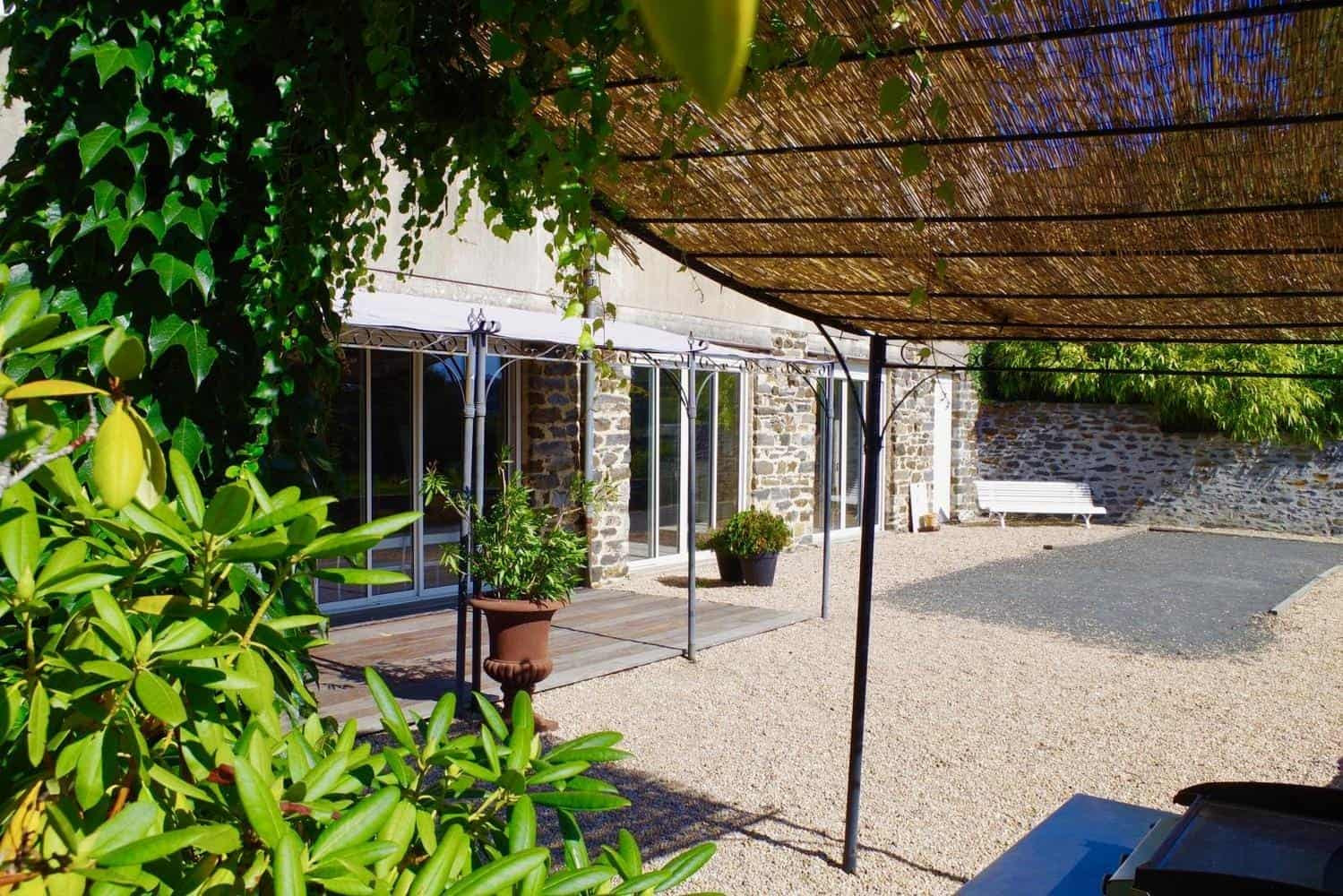 
                                                Vente
                                                 À vendre - Gîte de 8 chambres avec piscine extérieure à Uzerche - Corrèze (19)
