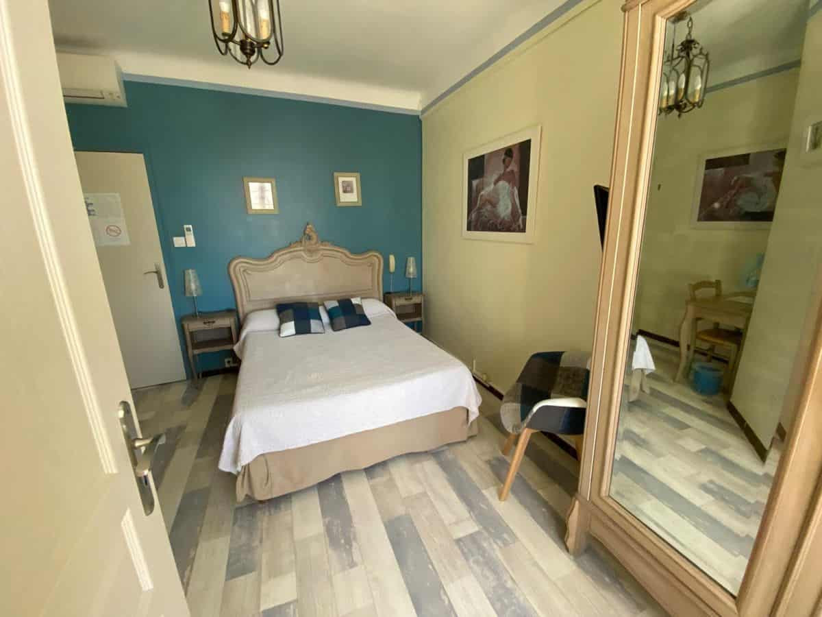 
                                                Vente
                                                 À vendre - Hôtel bureau 2 étoiles de 11 chambres à Mazan - Vaucluse (84)