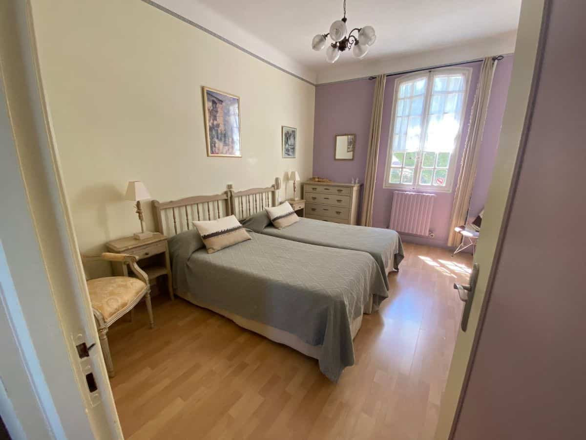 
                                                Vente
                                                 À vendre - Hôtel bureau 2 étoiles de 11 chambres à Mazan - Vaucluse (84)