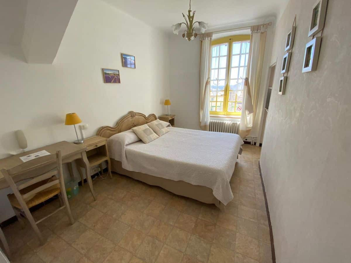 
                                                Vente
                                                 À vendre - Hôtel bureau 2 étoiles de 11 chambres à Mazan - Vaucluse (84)