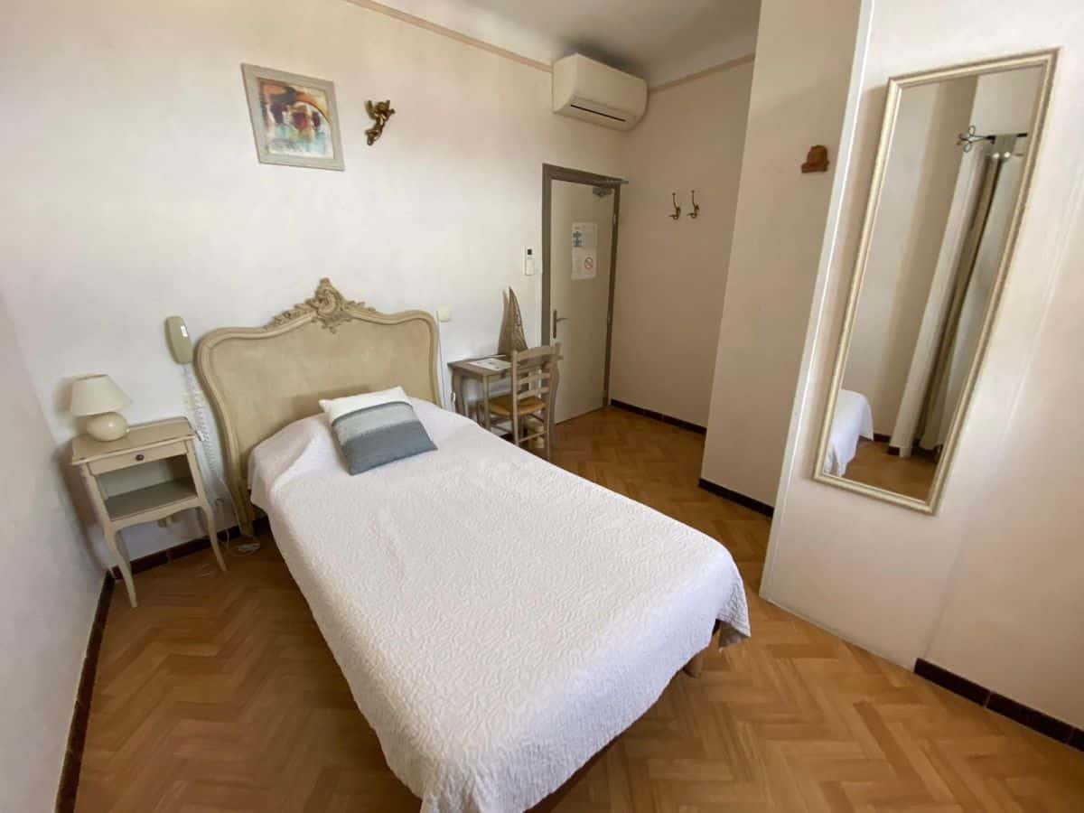 
                                                Vente
                                                 À vendre - Hôtel bureau 2 étoiles de 11 chambres à Mazan - Vaucluse (84)