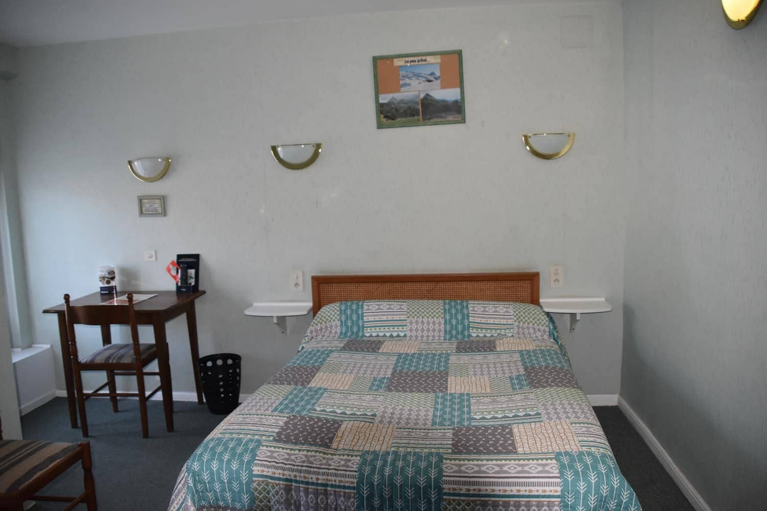 
                                                Vente
                                                 À vendre - Hôtel-restaurant 2 étoiles de 20 chambres à Bort-les-Orgues - Corrèze (19)