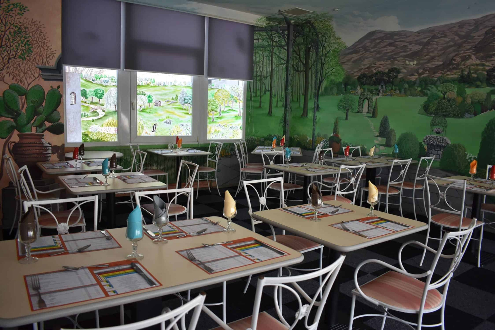 
                                                Vente
                                                 À vendre - Hôtel-restaurant 2 étoiles de 20 chambres à Bort-les-Orgues - Corrèze (19)