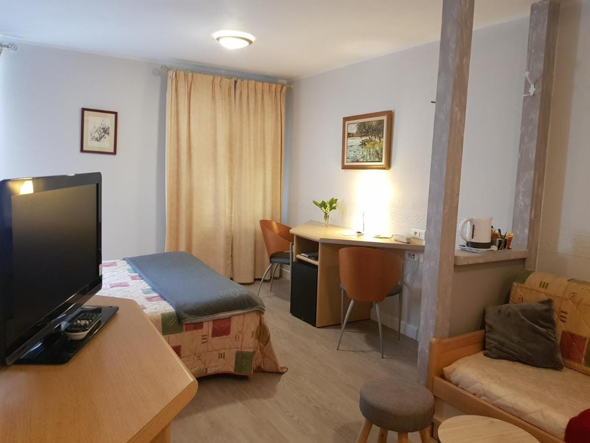 
                                                Vente
                                                 À vendre - Hôtel-restaurant de 100 couverts et 15 chambres à Argentat-sur-Dordogne - Corrèze (19)