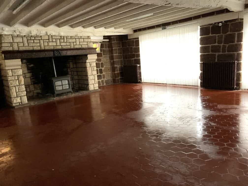 
                                                Vente
                                                 À vendre – Hôtel-Restaurant de 12 chambres et 110 couverts à Varetz – Corrèze (19)