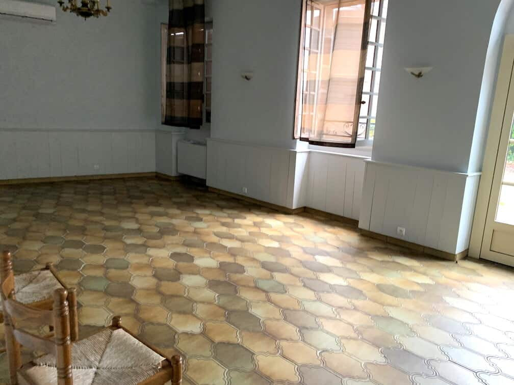 
                                                Vente
                                                 À vendre – Hôtel-Restaurant de 12 chambres et 110 couverts à Varetz – Corrèze (19)