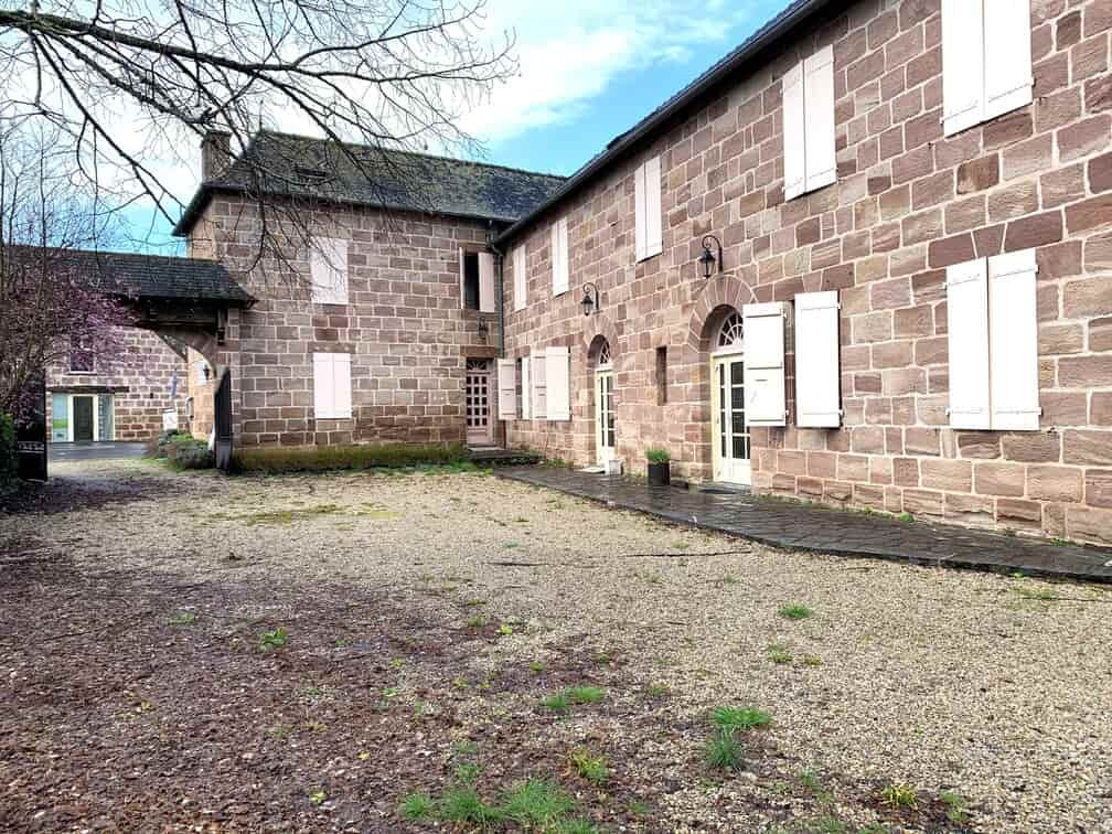 
                                                Vente
                                                 À vendre – Hôtel-Restaurant de 12 chambres et 110 couverts à Varetz – Corrèze (19)