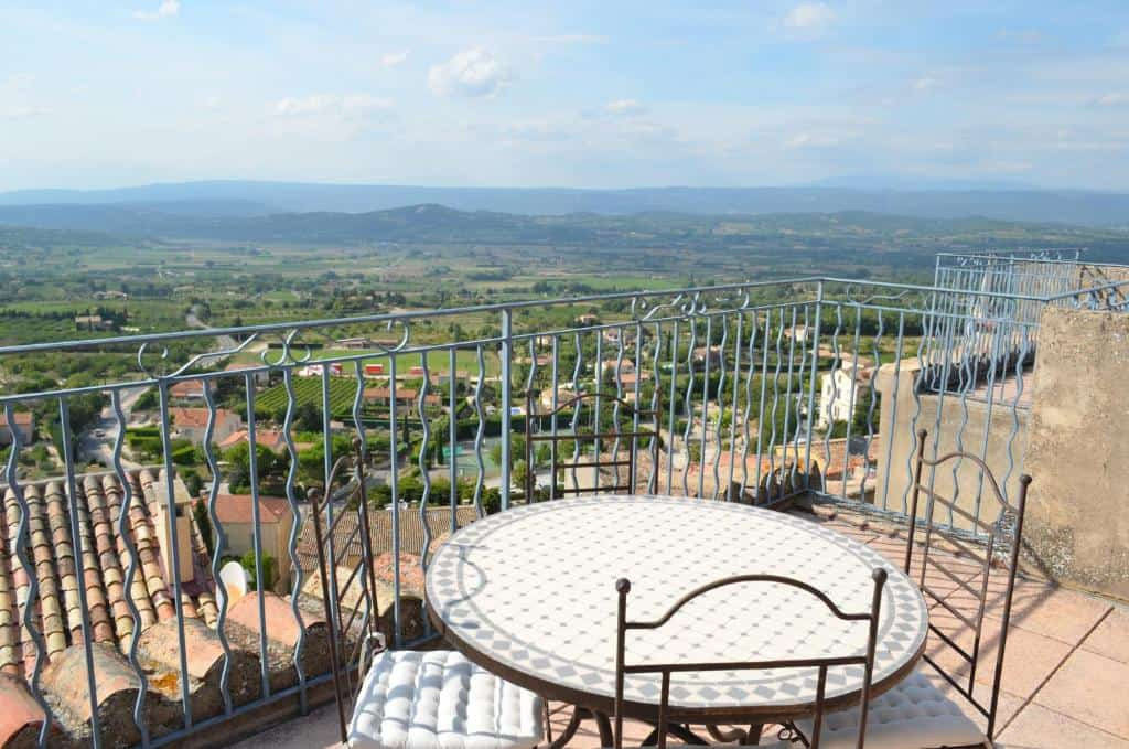 
                                                Vente
                                                 À vendre – Hôtel-Restaurant de 13 chambres et 50 couverts dans le Luberon – Vaucluse (84)