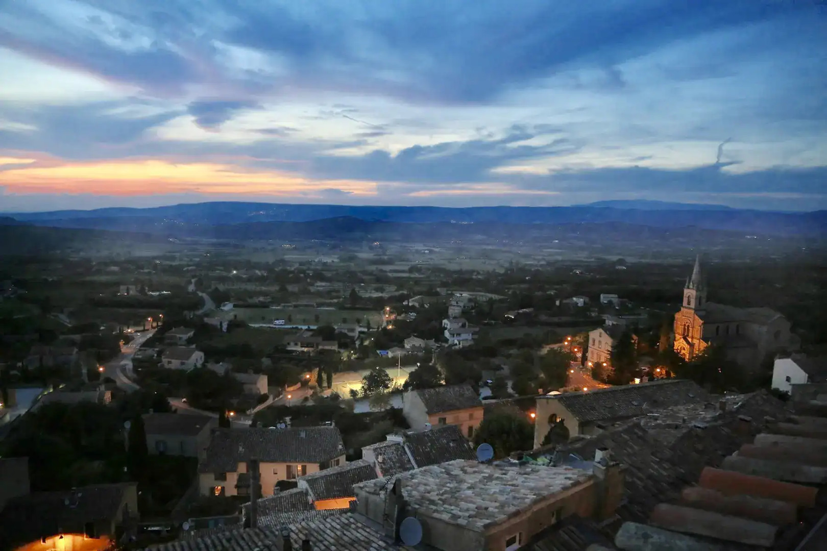 
                                                Vente
                                                 À vendre – Hôtel-Restaurant de 13 chambres et 50 couverts dans le Luberon – Vaucluse (84)