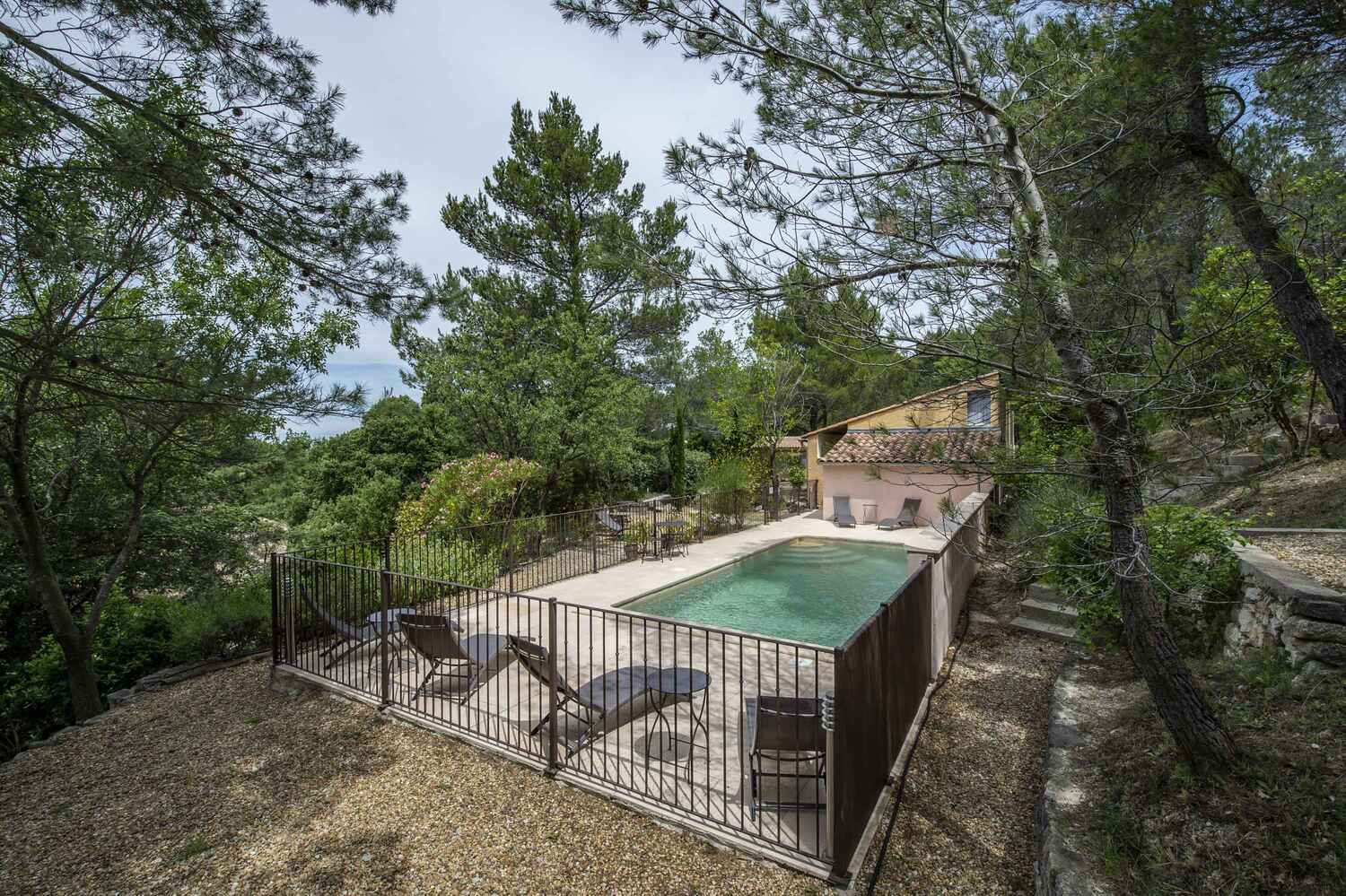 
                                                Vente
                                                 À vendre – Hôtel-Restaurant de 15 chambres et 60 couverts dans le Vaucluse (84)