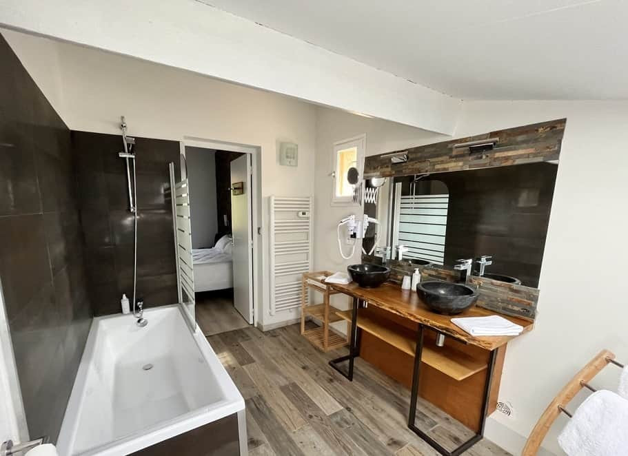 
                                                Vente
                                                 À vendre – Hôtel-Restaurant de 18 chambres et 100 couverts à Mourèze – Hérault (34)