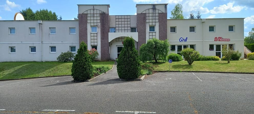 
                                                Vente
                                                 À vendre – Hôtel-Restaurant de 36 chambres à Merlines – Corrèze (19)