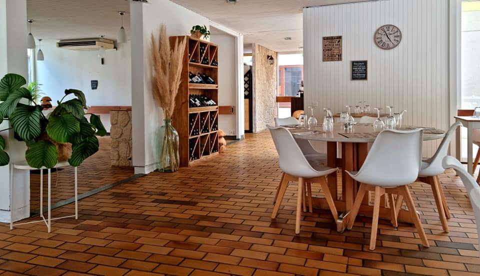 
                                                Vente
                                                 À vendre – Hôtel Restaurant de 56 chambres et 120 couverts à Égletons – Corrèze (19)