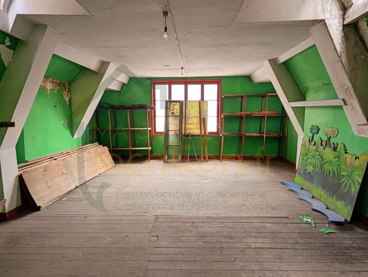 
                                                Vente
                                                 À VENDRE – IMMEUBLE À RÉNOVER - Hyper centre