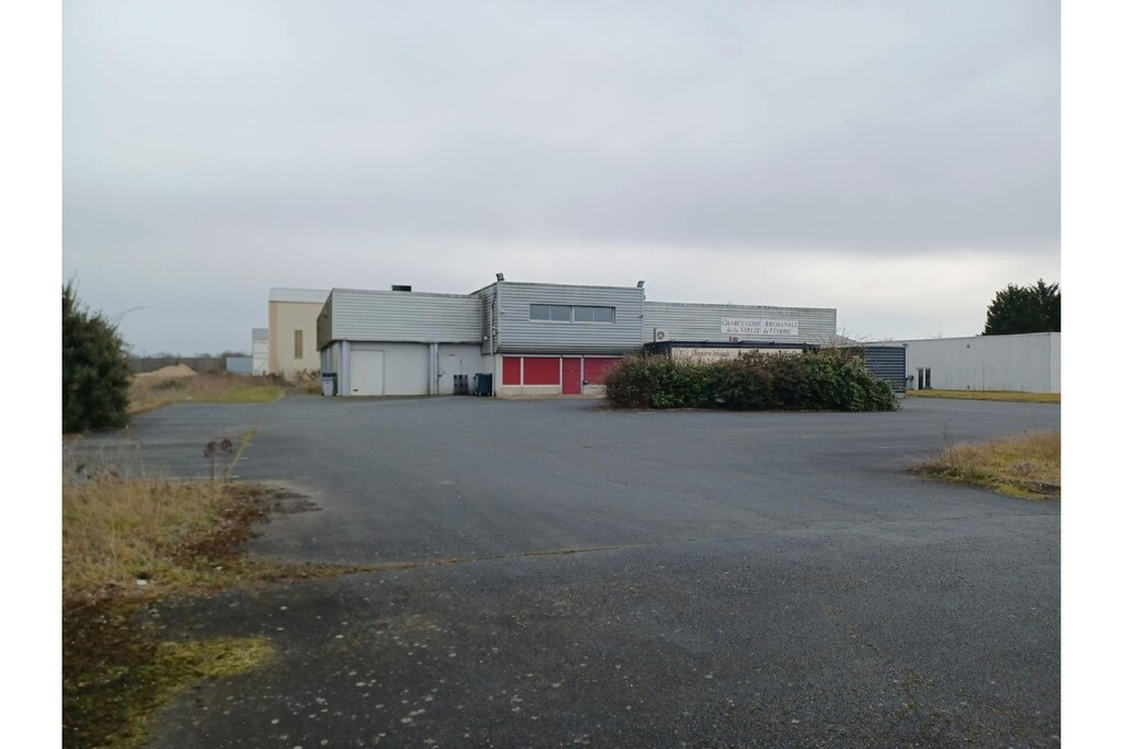 
                                                Vente
                                                 À vendre – Local agroalimentaire de 998 m² à Villedieu-sur-Indre – Indre (36)
