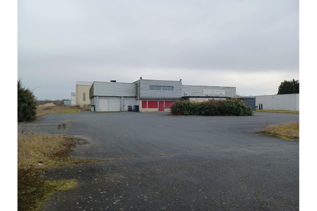 
                                                Vente
                                                 À vendre – Local agroalimentaire de 998 m² à Villedieu-sur-Indre – Indre (36)