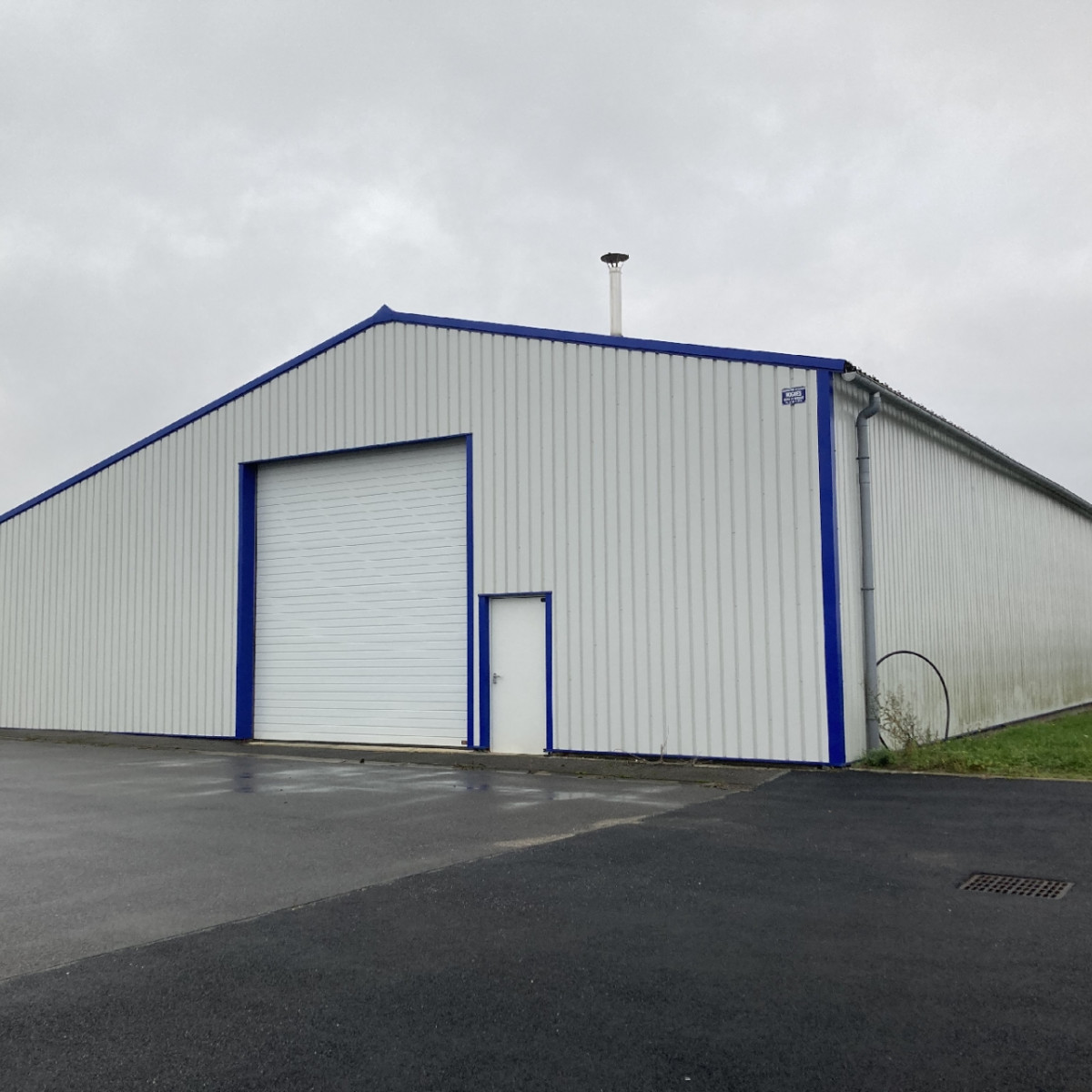
                                                Vente
                                                 À vendre - Local d'activité de 416 m² à Châtillon-sur-Loire (45)