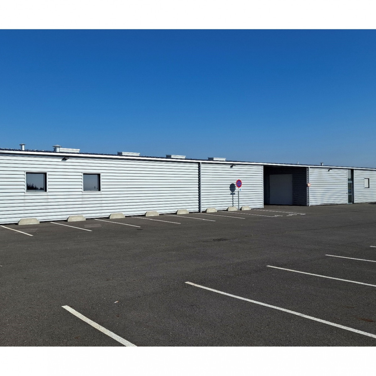 
                                                Vente
                                                 À vendre – Local d'activités de 1 000 m² à Issoudun – Indre (36)